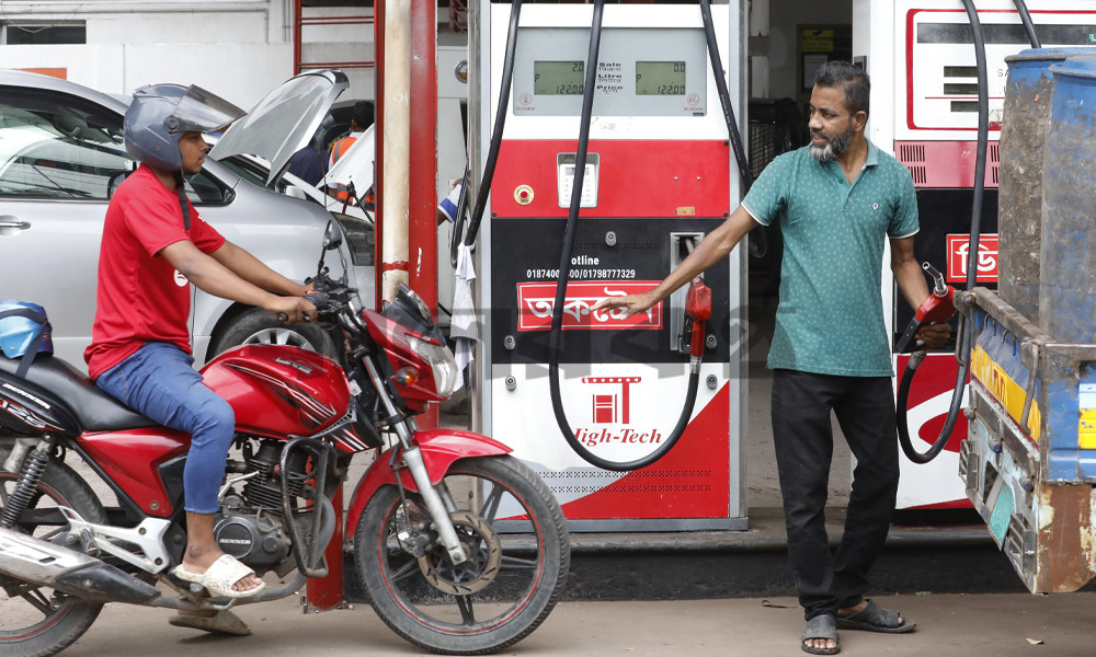 বাইকে ২, প্রাইভেট কারে ১০ লিটার তেল নিতে পারবে—কোন গাড়িতে কত?
