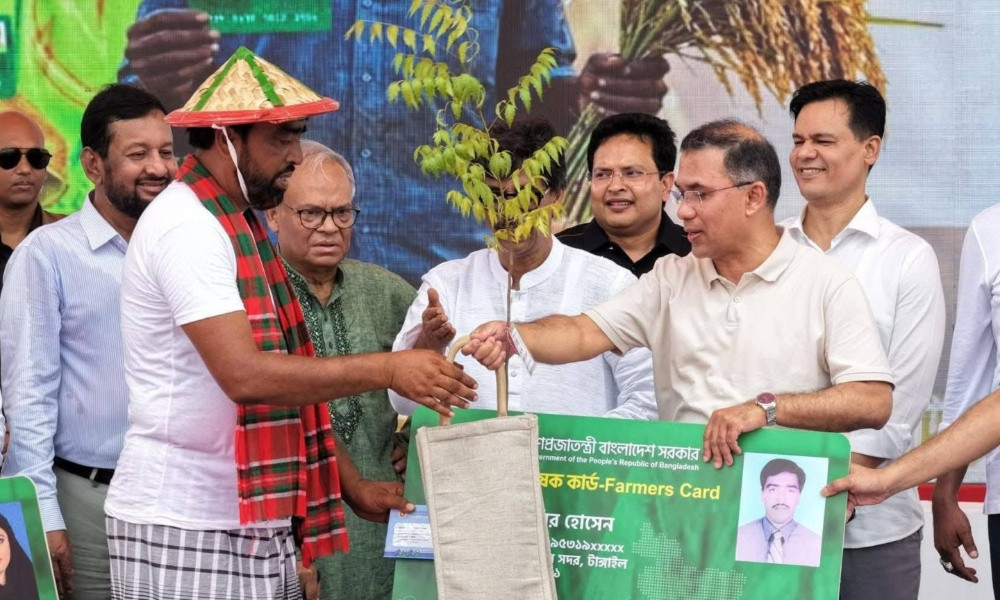 কৃষক কার্ড নিয়ে ভাইরাল কবির সম্পর্কে যা জানা গেল