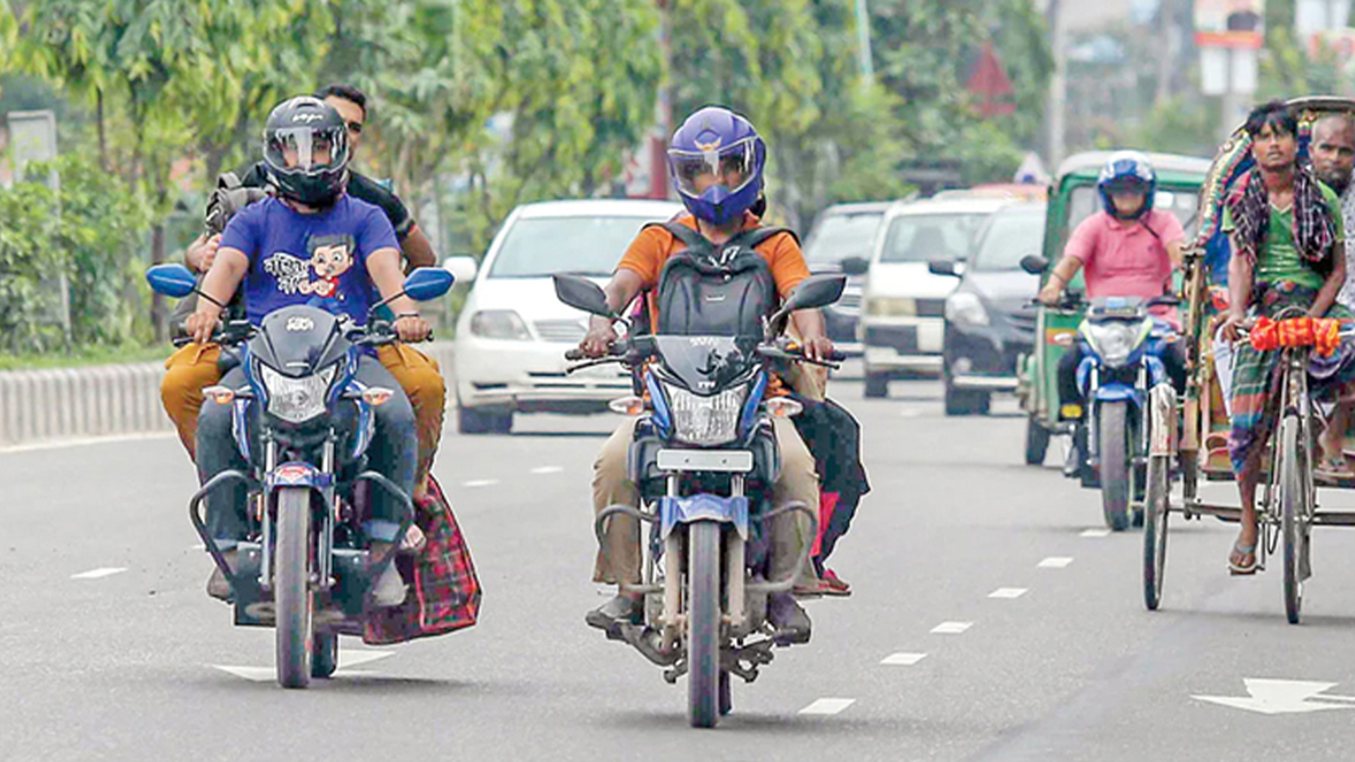 যেভাবে মোটরসাইকেল চালালে তেল খরচ কম হয়, জেনে নিন উপকারে আসবে