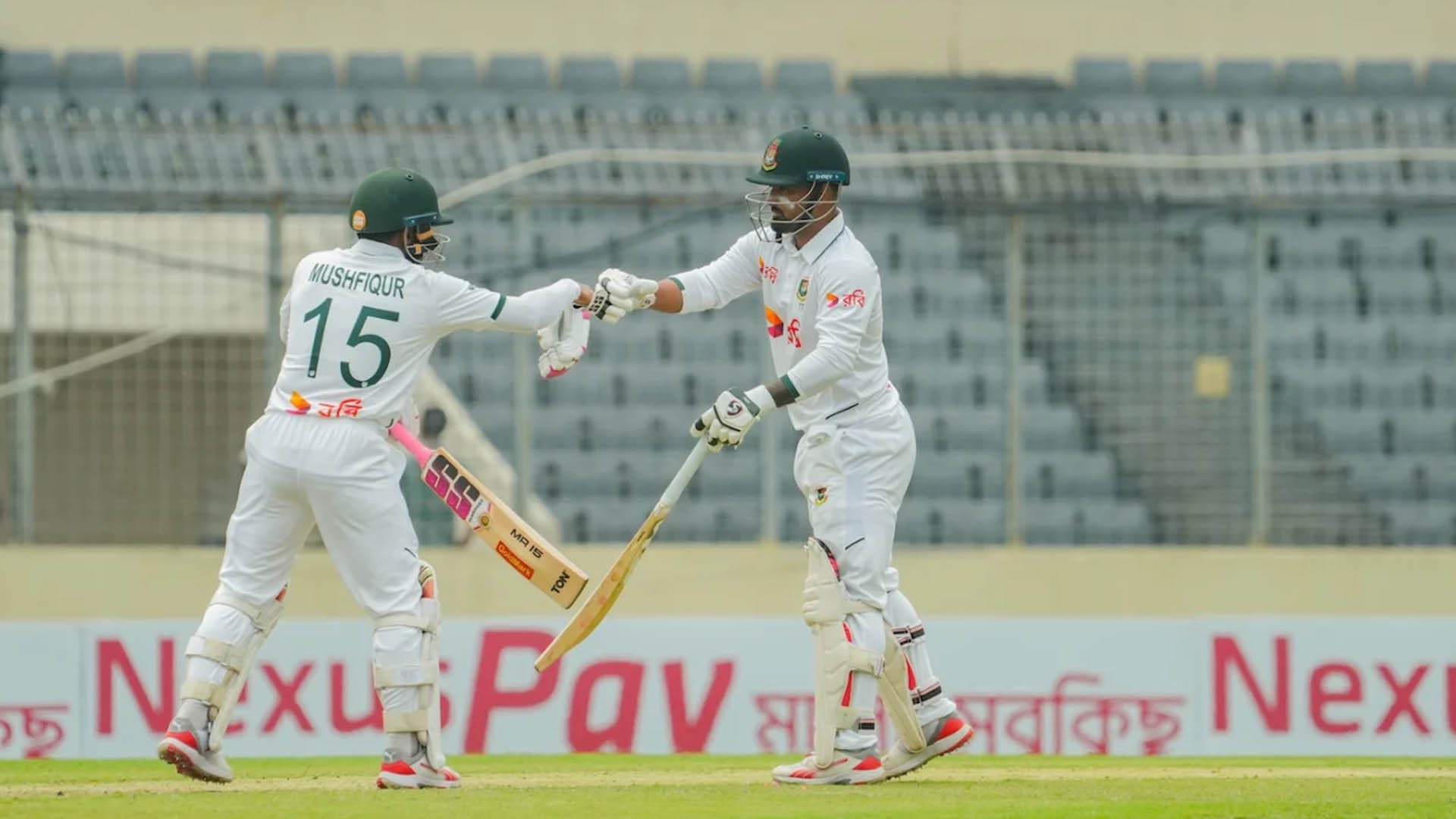 লিটন ও মুশফিকের দায়িত্বশীল ব্যাটিংয়ে বড় লিডের পথে বাংলাদেশ